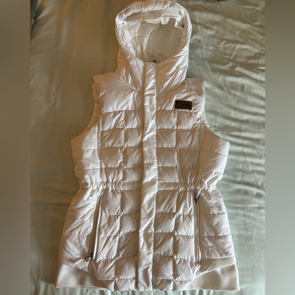 The North Face 550 Hooded Puffer Vest Women's Sz Med Cream Color EUC